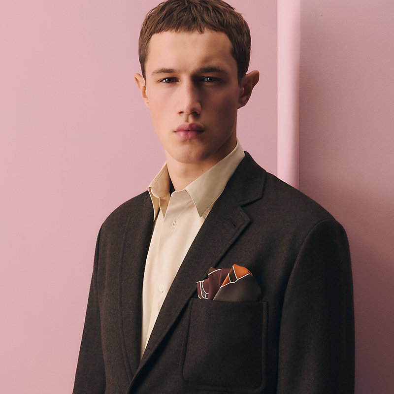 ポケットチーフ 《ドゥ・プロフィル》 | Hermès - エルメス-公式サイト ポケットチーフ 《ドゥ・プロフィル》 | Hermès - エルメス-公式サイト